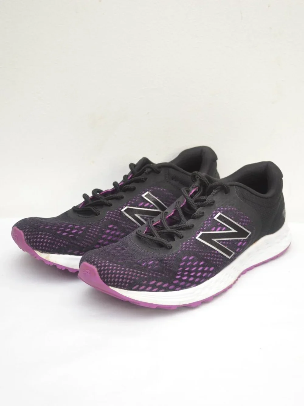 New Balance Women's Arishi Wariscp2 size 8